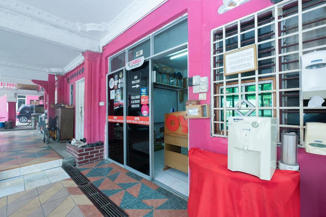 Oyo 89984 Noris Wang Homestay Lumut Exterior foto