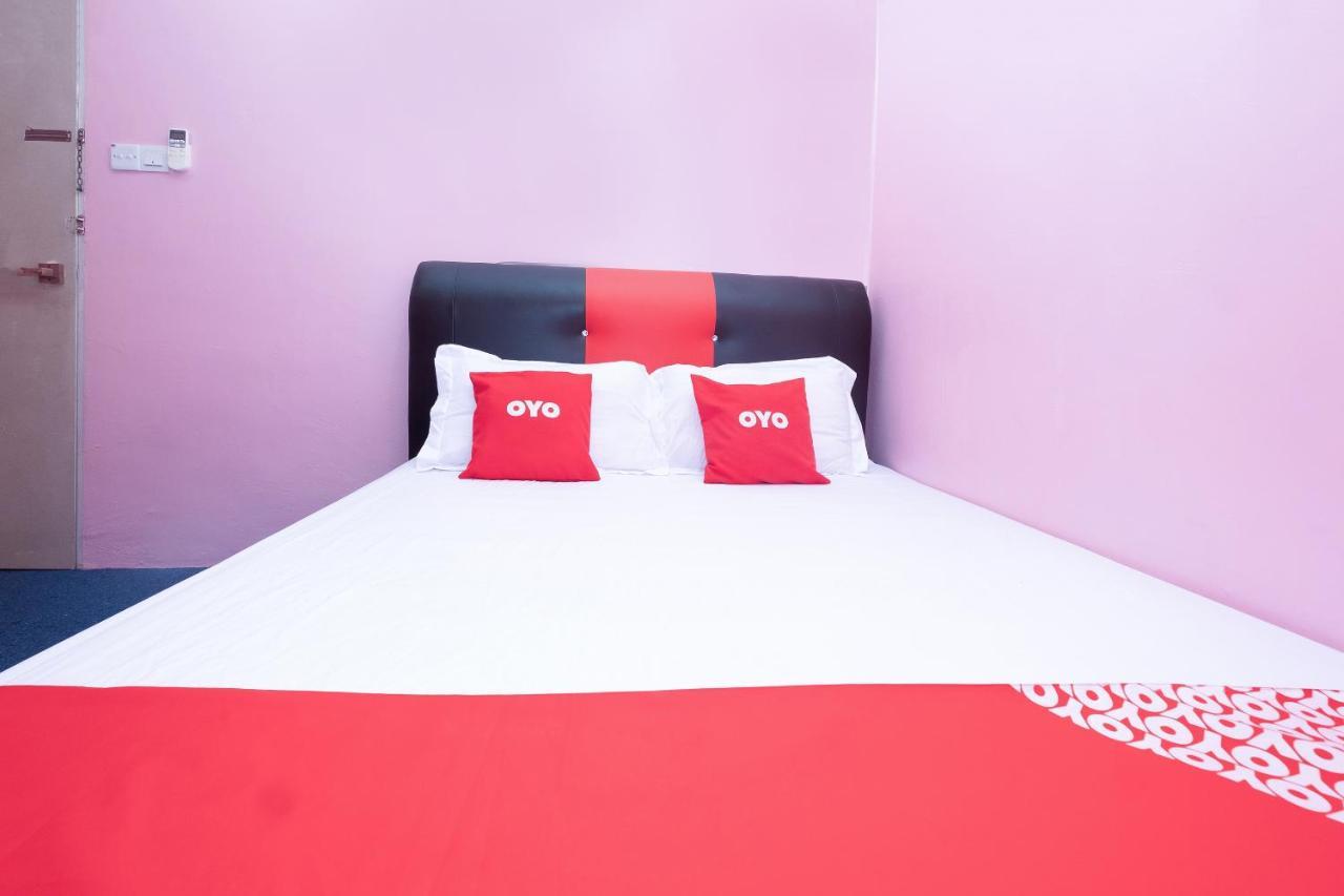 Oyo 89984 Noris Wang Homestay Lumut Exterior foto